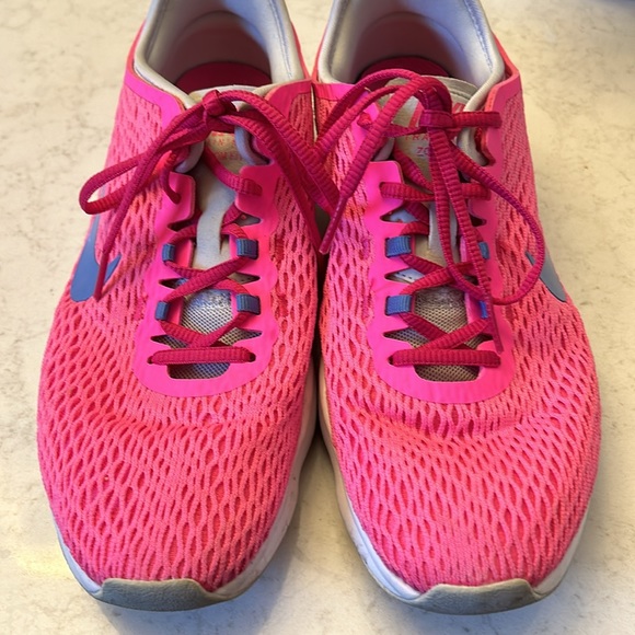 Hot pink Nike Training Zoom Fit Sneakers - Picture 2 of 5